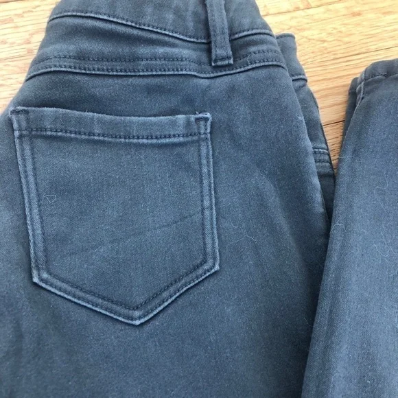 READ ALL. SALE! Cabi gray skinny stretch jeans - Picture 2 of 6